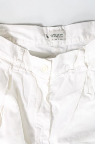 Pantaloni scurți de femei United Colors Of Benetton, Mărime XS, Culoare Alb, Preț 86,66 Lei