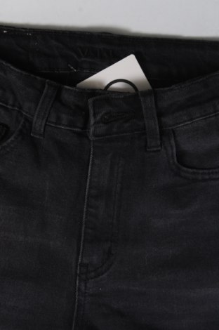 Γυναικείο κοντό παντελόνι VILA, Μέγεθος S, Χρώμα Γκρί, Τιμή 4,58 €