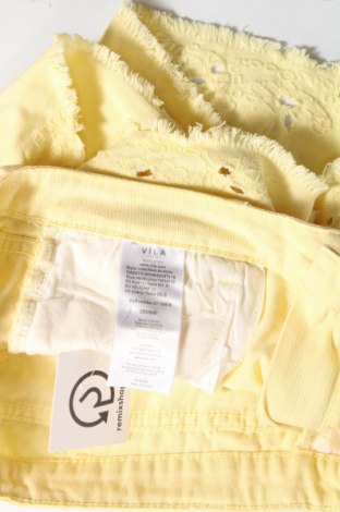 Дамски къс панталон VILA, Размер L, Цвят Жълт, Цена 10,19 лв.