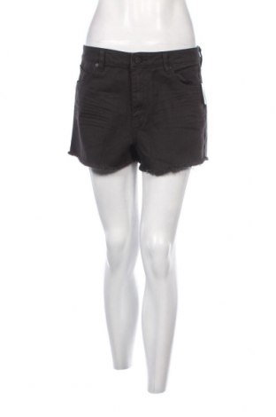 Дамски къс панталон Volcom, Размер M, Цвят Черен, Цена 57,57 лв.