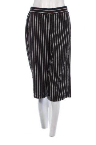 Γυναικείο κοντό παντελόνι Zalora, Μέγεθος M, Χρώμα Μαύρο, Τιμή 4,70 €
