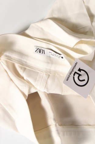 Pantaloni scurți de femei Zara, Mărime L, Culoare Alb, Preț 65,79 Lei