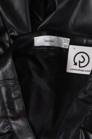 Pantaloni de piele pentru damă Bershka, Mărime XL, Culoare Negru, Preț 68,09 Lei
