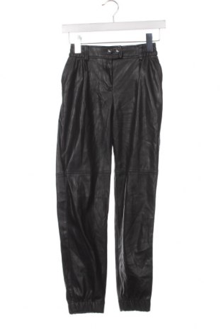 Дамски кожен панталон Bershka, Размер XS, Цвят Черен, Цена 13,05 лв.