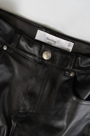 Dámské kožené kalhoty  Bershka, Velikost XS, Barva Černá, Cena  371,00 Kč