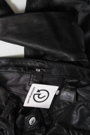 Γυναικείο παντελόνι δερμάτινο H&M, Μέγεθος XS, Χρώμα Μαύρο, Τιμή 6,10 €