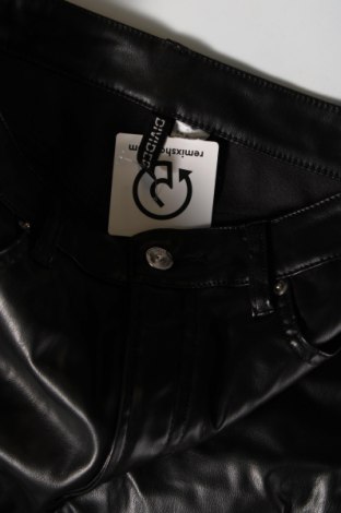 Дамски кожен панталон H&M Divided, Размер M, Цвят Черен, Цена 9,57 лв.
