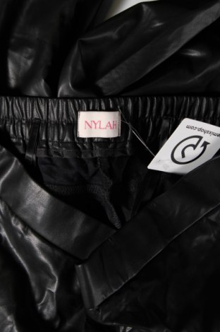 Γυναικείο παντελόνι δερμάτινο NYLON RED, Μέγεθος XL, Χρώμα Μαύρο, Τιμή 4,56 €