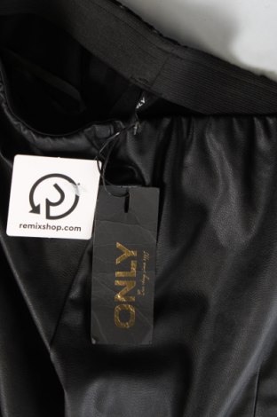 Γυναικείο παντελόνι δερμάτινο ONLY, Μέγεθος XS, Χρώμα Μαύρο, Τιμή 37,42 €