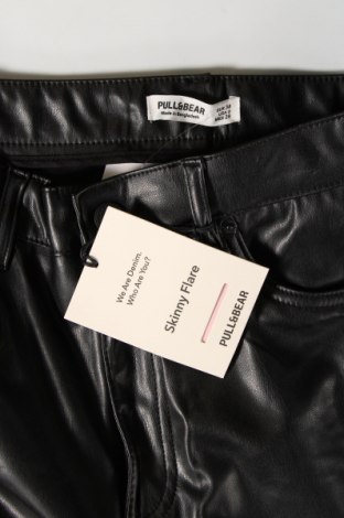 Pantaloni de piele pentru damă Pull&Bear, Mărime M, Culoare Negru, Preț 81,10 Lei