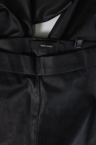 Γυναικείο παντελόνι δερμάτινο Vero Moda, Μέγεθος S, Χρώμα Μαύρο, Τιμή 1,67 €