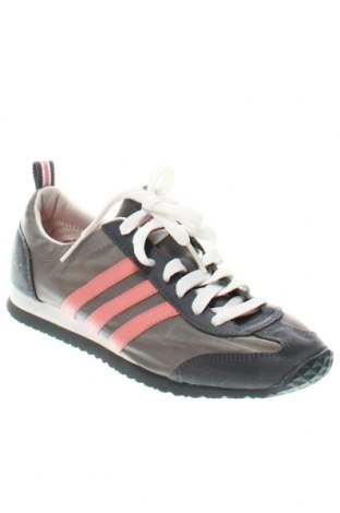 Дамски обувки Adidas, Размер 38, Цвят Сив, Цена 108,00 лв.