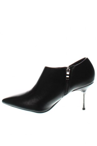 Дамски обувки Bata, Размер 38, Цвят Черен, Цена 37,80 лв.