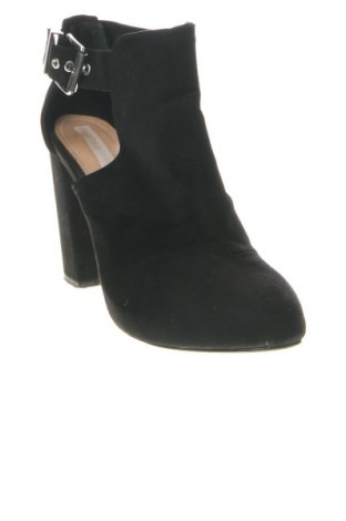 Дамски обувки Bershka, Размер 37, Цвят Черен, Цена 27,36 лв.