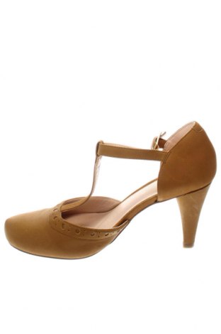 Дамски обувки Clarks, Размер 39, Цвят Кафяв, Цена 73,87 лв.