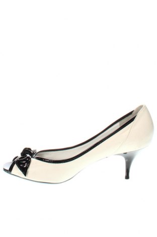 Дамски обувки Geox, Размер 38, Цвят Бял, Цена 74,29 лв.