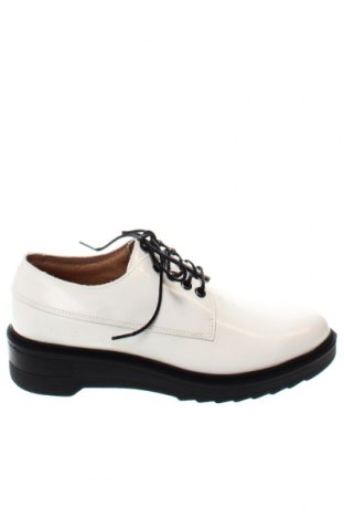 Дамски обувки Kickers, Размер 38, Цвят Бял, Цена 140,00 лв.