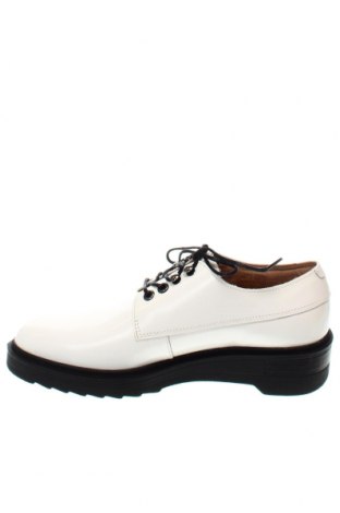 Дамски обувки Kickers, Размер 38, Цвят Бял, Цена 140,00 лв.