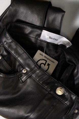 Damenhose Bershka, Größe S, Farbe Schwarz, Preis 8,07 €