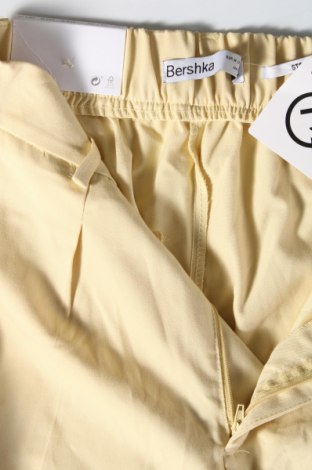 Dámské kalhoty  Bershka, Velikost M, Barva Žlutá, Cena  280,00 Kč