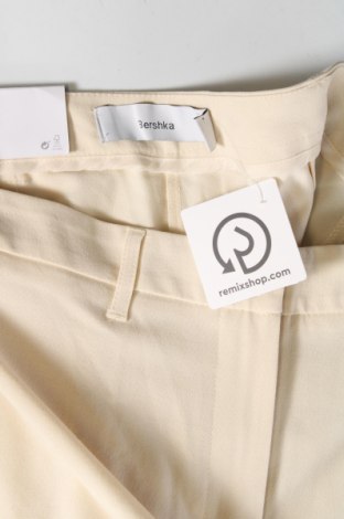 Дамски панталон Bershka, Размер M, Цвят Бежов, Цена 19,78 лв.