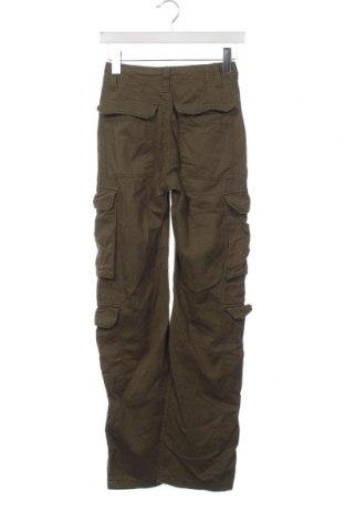 Дамски панталон Bershka, Размер XXS, Цвят Зелен, Цена 14,50 лв.