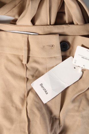 Дамски панталон Bershka, Размер S, Цвят Бежов, Цена 20,70 лв.