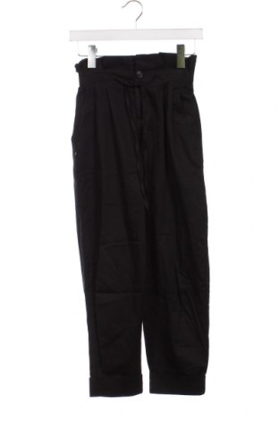 Γυναικείο παντελόνι Bershka, Μέγεθος XS, Χρώμα Μαύρο, Τιμή 20,00 €