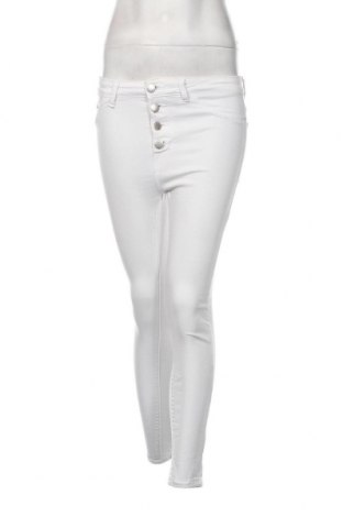 Дамски панталон Bershka, Размер S, Цвят Бял, Цена 15,84 лв.