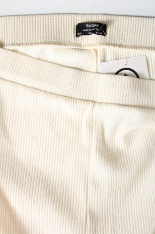 Pantaloni de femei Bershka, Mărime L, Culoare Ecru, Preț 24,94 Lei