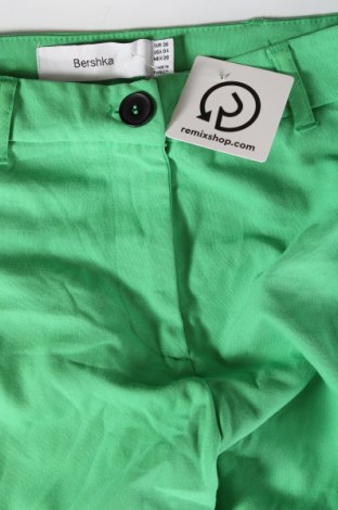 Γυναικείο παντελόνι Bershka, Μέγεθος S, Χρώμα Πράσινο, Τιμή 17,94 €
