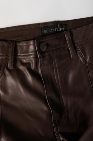 Γυναικείο παντελόνι Body Flirt, Μέγεθος M, Χρώμα Καφέ, Τιμή 5,56 €