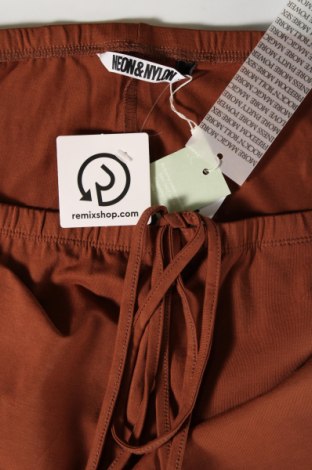 Дамски панталон Neon & Nylon by Only, Размер XXL, Цвят Кафяв, Цена 32,55 лв.