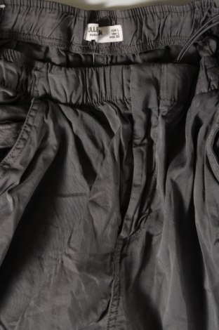 Pantaloni de femei Pull&Bear, Mărime L, Culoare Gri, Preț 95,39 Lei