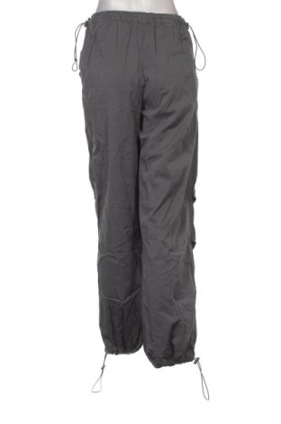 Γυναικείο παντελόνι Pull&Bear, Μέγεθος L, Χρώμα Γκρί, Τιμή 17,94 €