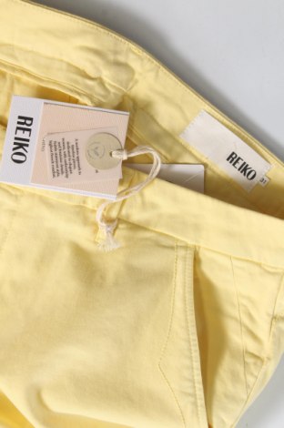 Дамски панталон Reiko, Размер XL, Цвят Жълт, Цена 110,16 лв.
