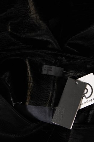 Дамски панталон Reserved, Размер L, Цвят Черен, Цена 13,05 лв.