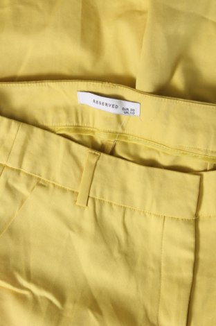 Damskie spodnie Reserved, Rozmiar M, Kolor Żółty, Cena 92,76 zł