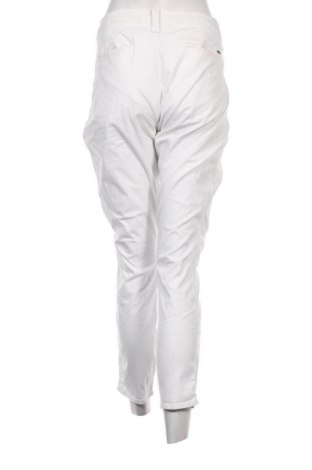 Дамски панталон Tommy Hilfiger, Размер L, Цвят Бял, Цена 63,64 лв.