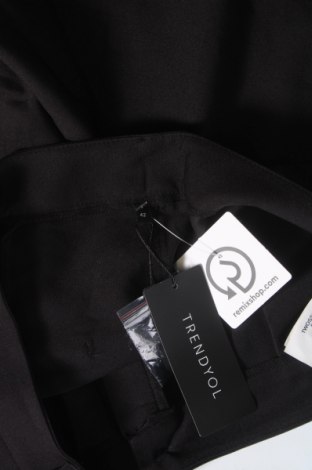 Дамски панталон Trendyol, Размер L, Цвят Черен, Цена 21,39 лв.