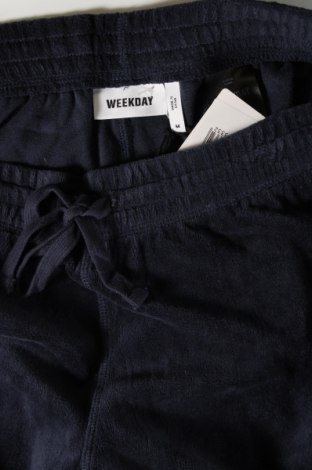 Pantaloni de femei Weekday, Mărime M, Culoare Albastru, Preț 85,66 Lei