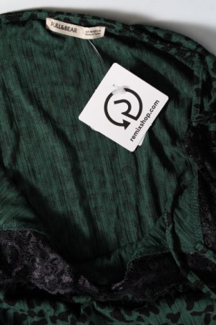 Γυναικείο αμάνικο μπλουζάκι Pull&Bear, Μέγεθος M, Χρώμα Πράσινο, Τιμή 6,65 €