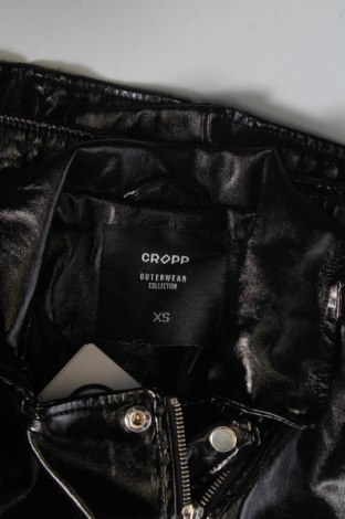 Γυναικείο δερμάτινο μπουφάν Cropp, Μέγεθος XS, Χρώμα Μαύρο, Τιμή 13,12 €