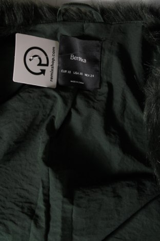 Γυναικείο παλτό Bershka, Μέγεθος XS, Χρώμα Πράσινο, Τιμή 33,76 €