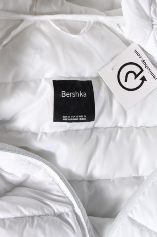 Γυναικείο μπουφάν Bershka, Μέγεθος XS, Χρώμα Λευκό, Τιμή 24,93 €