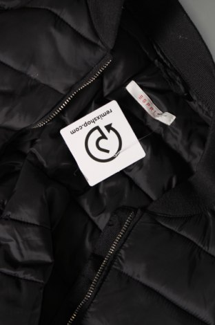 Dámska bunda  Esprit, Veľkosť M, Farba Čierna, Cena  20,81 €