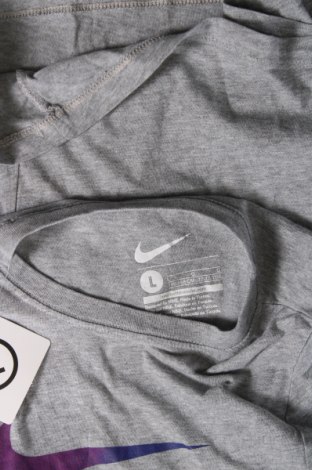 Детска тениска Nike, Размер 11-12y/ 152-158 см, Цвят Сив, Цена 22,00 лв.