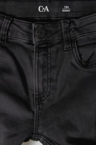 Dziecięce jeansy C&A, Rozmiar 13-14y/ 164-168 cm, Kolor Szary, Cena 32,75 zł