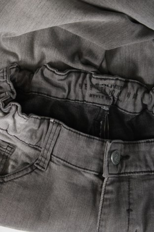 Dziecięce jeansy S.Oliver, Rozmiar 15-18y/ 170-176 cm, Kolor Szary, Cena 14,39 zł