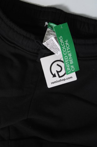 Детски къс панталон United Colors Of Benetton, Размер 12-13y/ 158-164 см, Цвят Черен, Цена 51,00 лв.